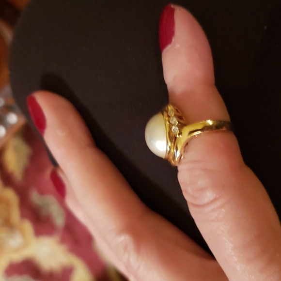 14kt gold ring w/ mabe pearl & 6 diamonds from Bailey, Banks and Biddle. - Picture 3 of 5